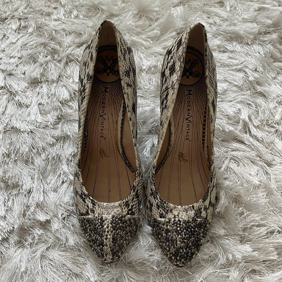 Modern Vintage "Raphie" Sz 8 Leather Heels - Picture 2 of 10